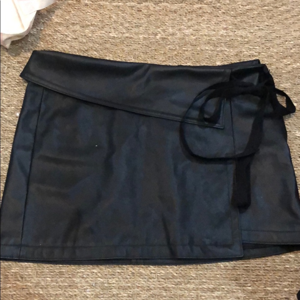 No. 21 Black Faux Leather Skirt